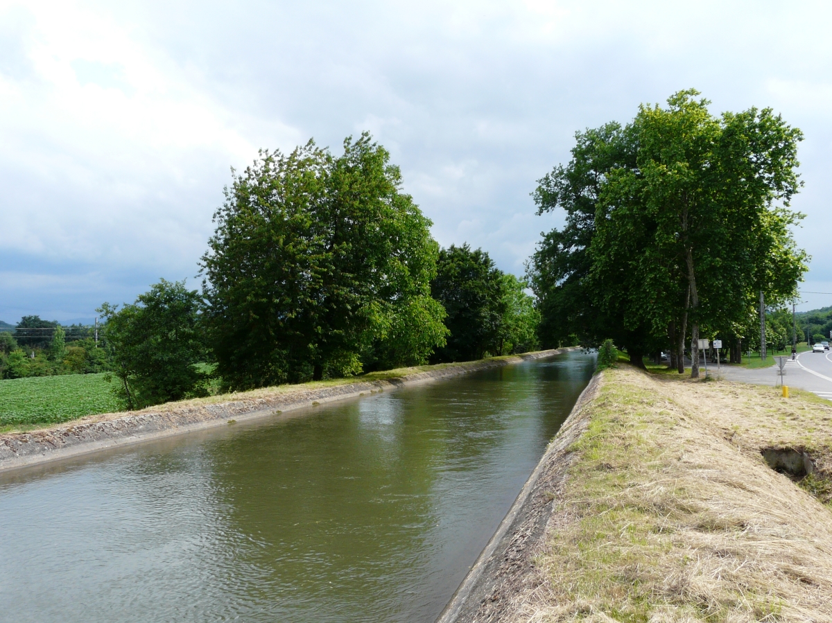 Quartiers Cugnaux — Le canal de Saint-Martory qui traverse la ville de Cugnaux