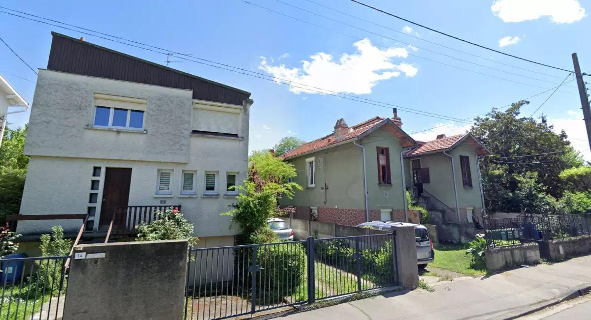 La Rue Emilie Barrière résolument résidentielle, composée de petites villas immobilier neuf Barrière de Paris - La rue résidentielle Emilie Barrière composée de petites maisons