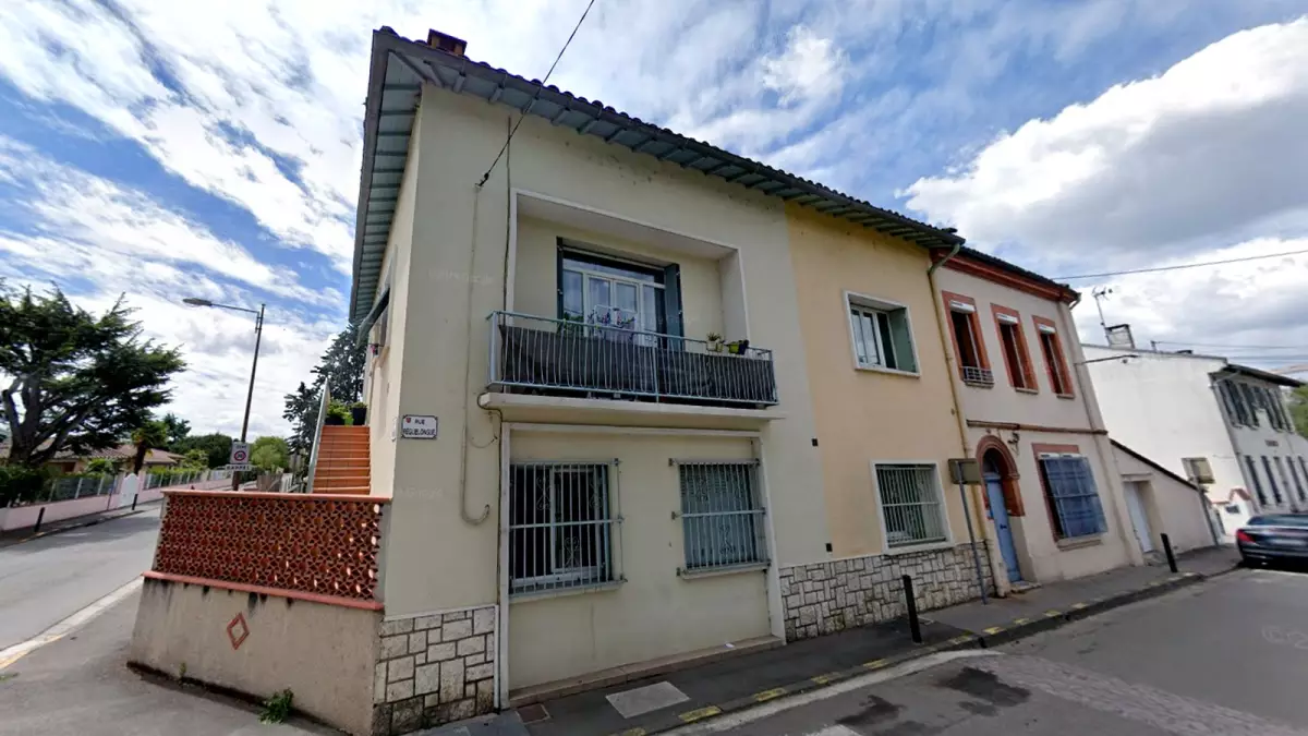 Une maison située dans une rue résidentielle à Saint-Simon immobilier neuf toulouse saint simon Une villa située dans la rue de Règuelongue