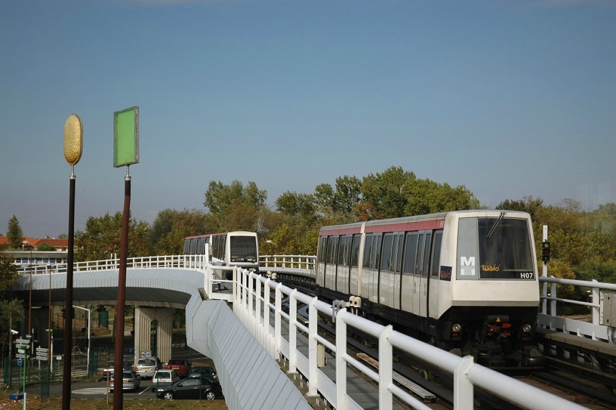 Téléphérique urbain Toulouse - Le métro de Toulouse à l’arrêt Basso Cambo