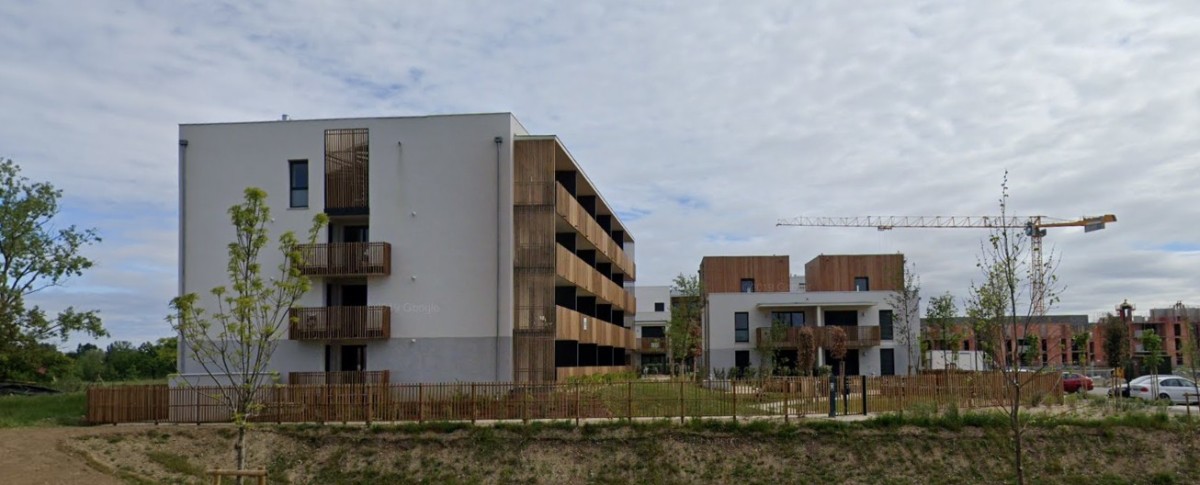 immobilier neuf villeneuve tolosane - Immeuble avec garde-corps en bois