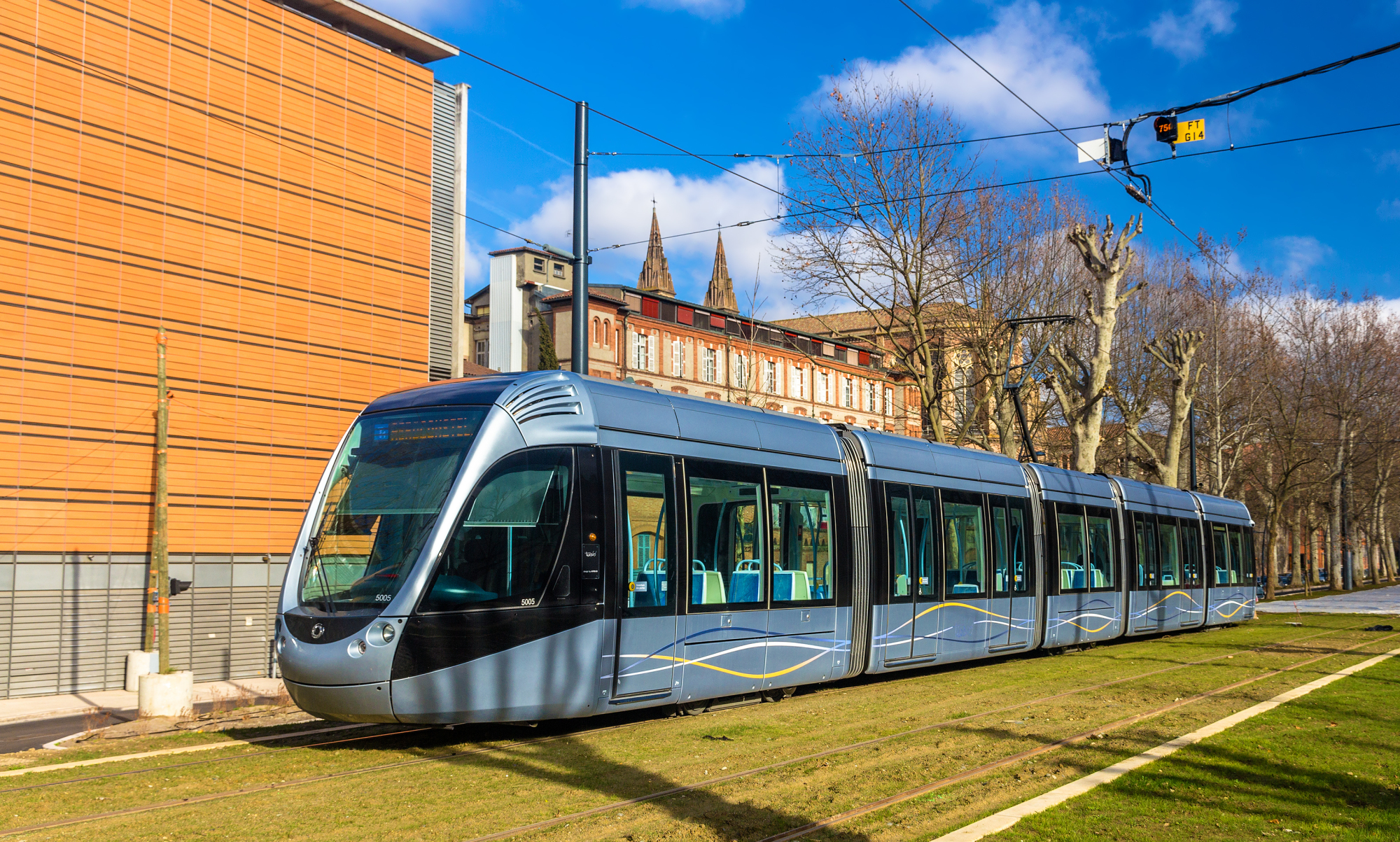 Le tramway au Palais de Justice à Toulouse