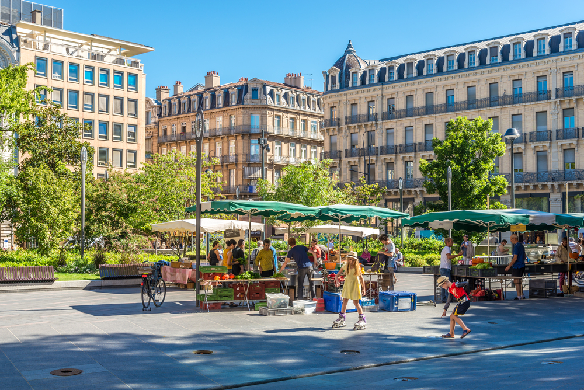 La fontaine Boulbonne à Toulouse un jour de marché