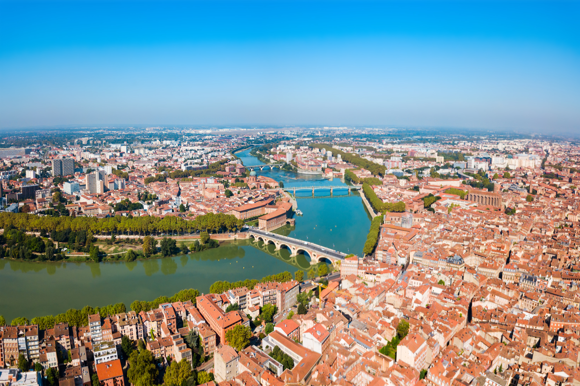 Dessine-moi Toulouse - Vue panoramique aérienne de Toulouse et de la Garonne.
