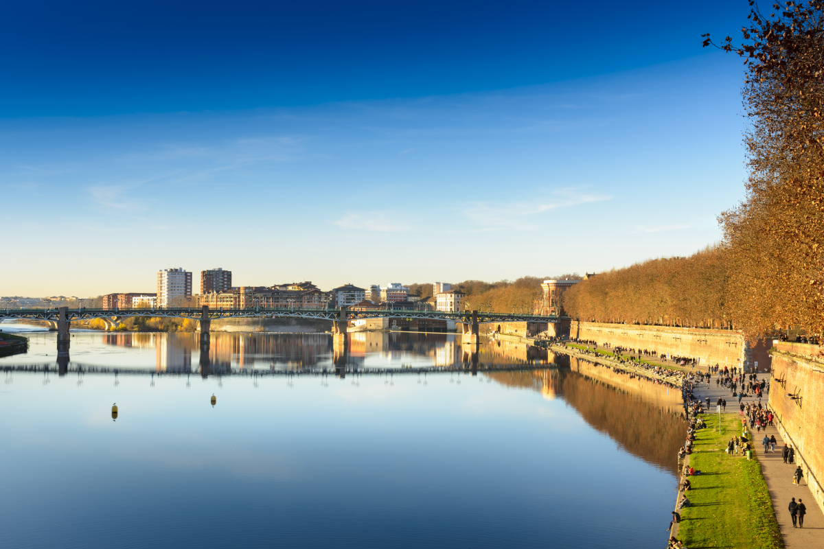 Le ptz à Toulouse - les quais de la Garonne à Toulouse lors d'un jour ensoleillé