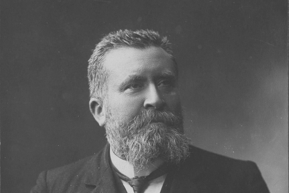 Une statue représentant Jean Jaurès