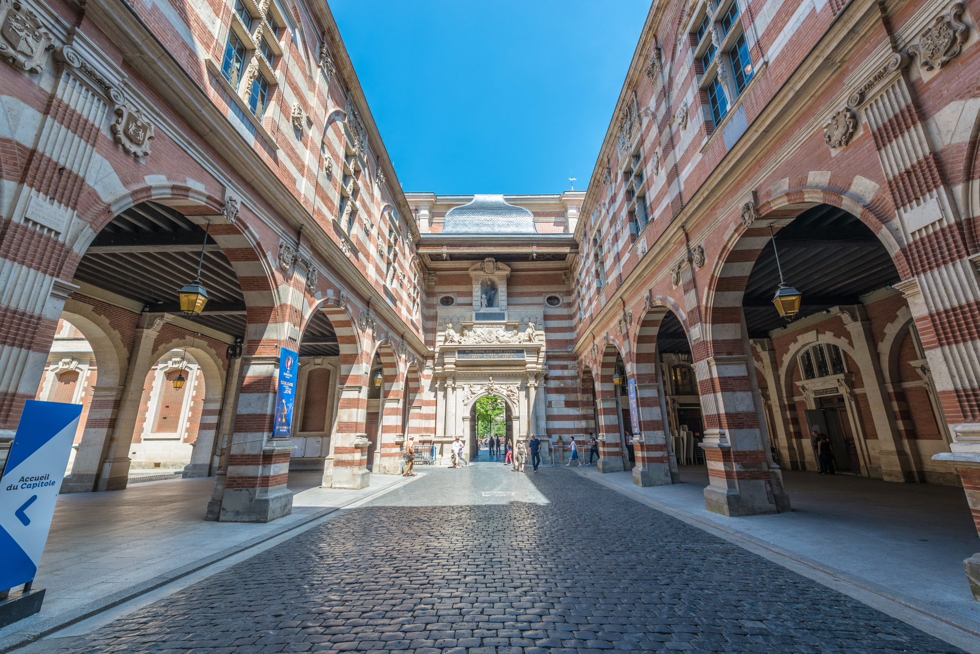 cour interieure de la mairie de Toulouse