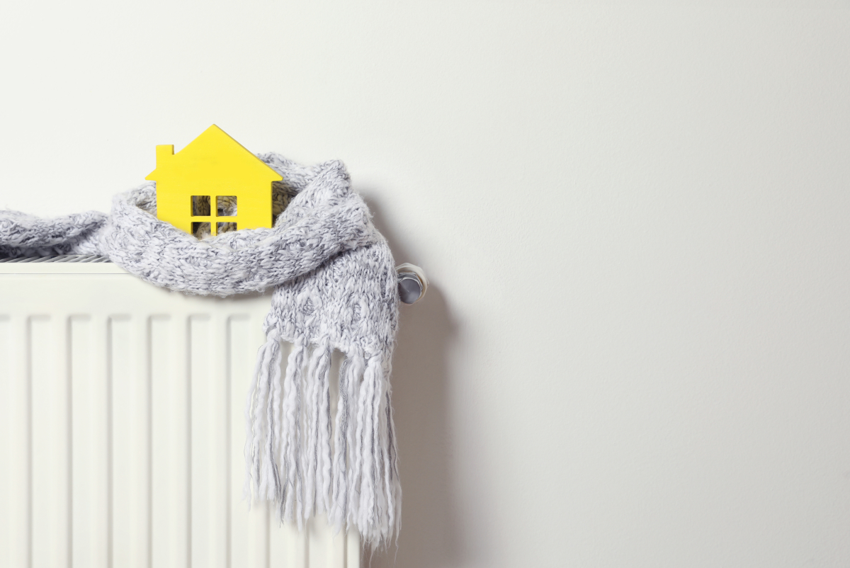 objet connecté – chauffage surmonté d’une maison, entourée d’une écharpe