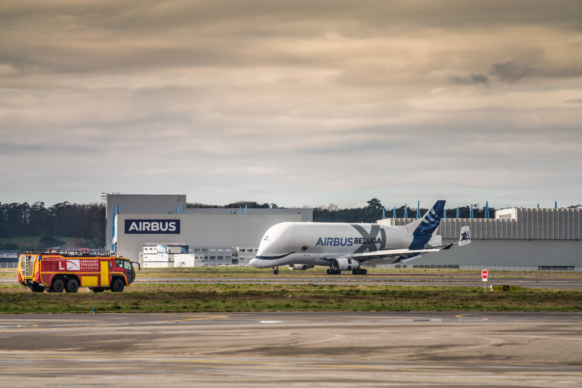 où vivre autour de Toulouse en famille - le Beluga sur une piste de l’aéroport de Blagnac