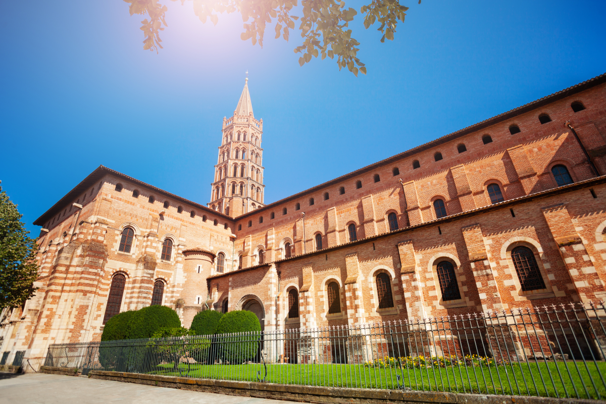 Joan Busquets – La cathédrale Saint Sernin au centre de Toulouse
