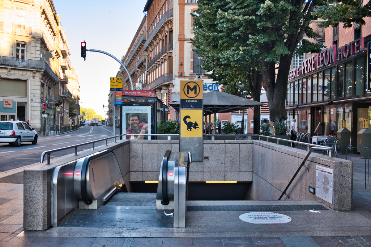 Entrée de la station de métro Esquirol à Toulouse