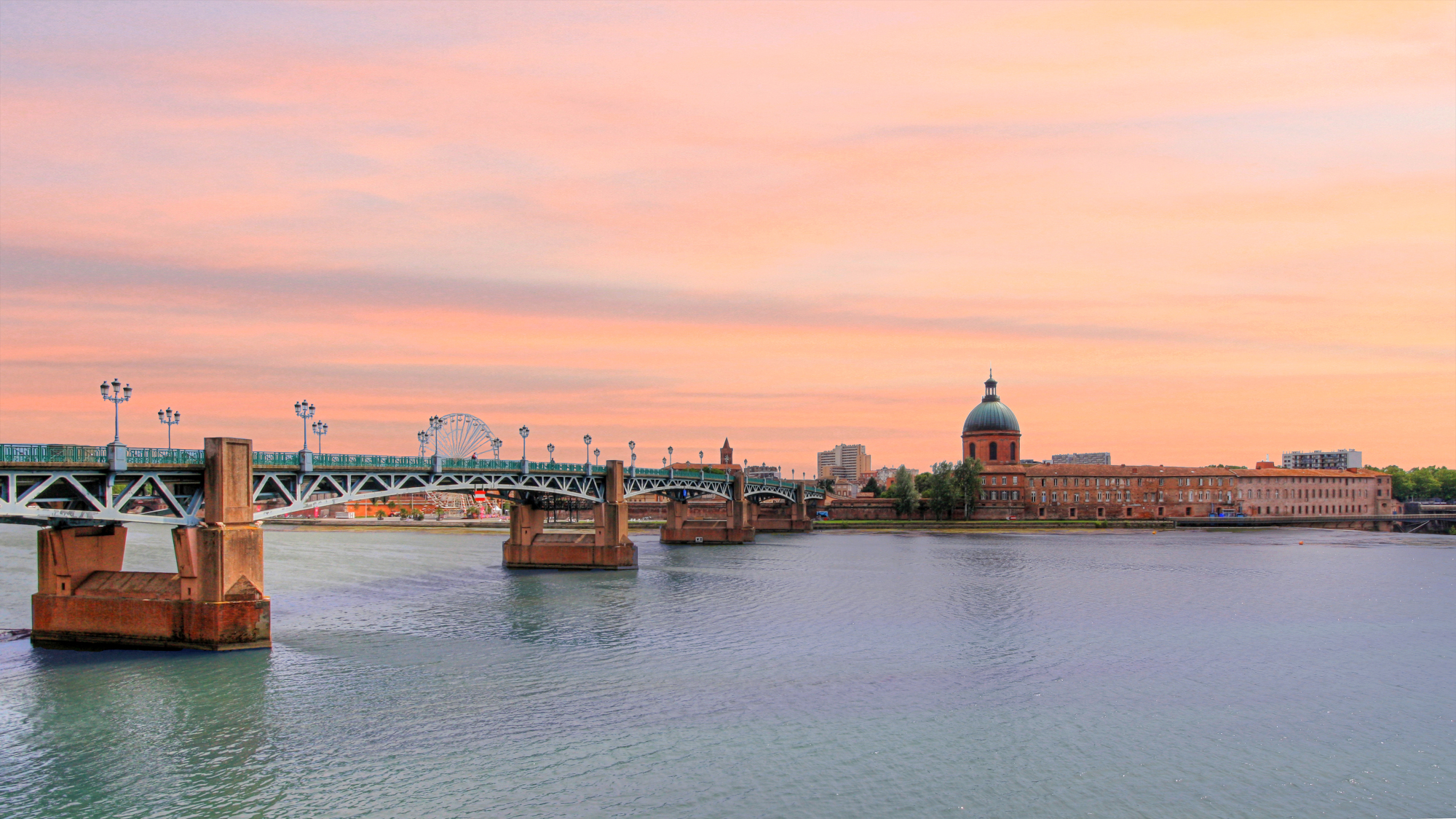 Vue de La Grave depuis la Garonne au coucher de soleil