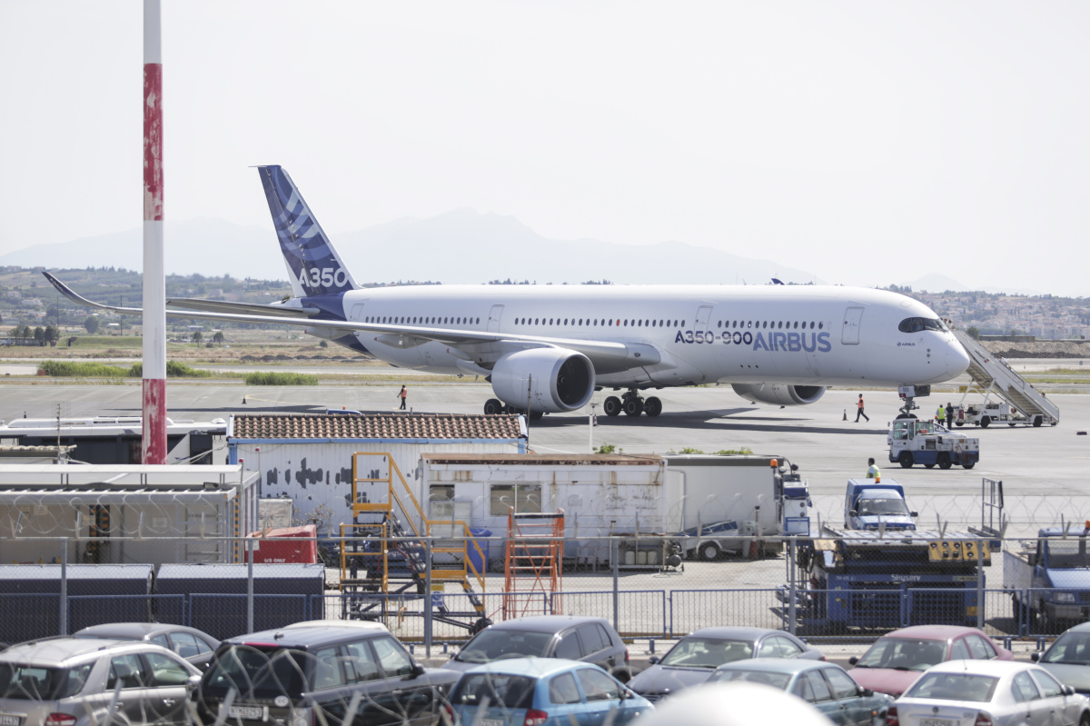 Avion A350 d’Airbus sur le tarmac d’un aéroport