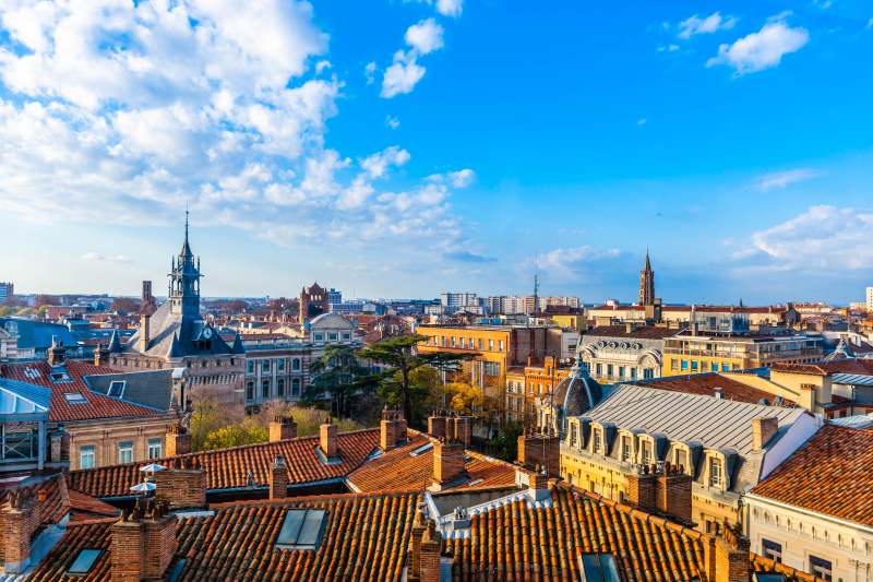 Home staging Toulouse — Vue des toits de Toulouse et du donjon du Capitole