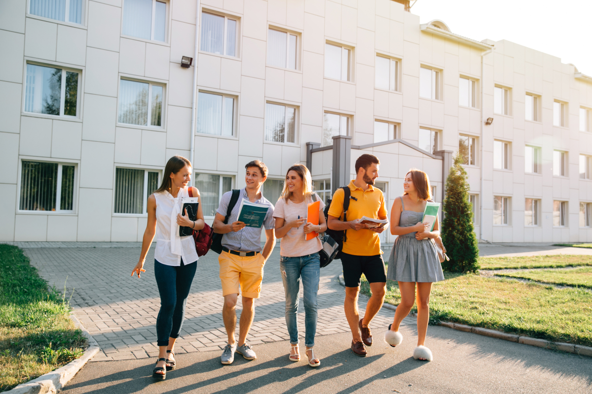 Logement étudiant Toulouse – Des étudiants sortant de cours