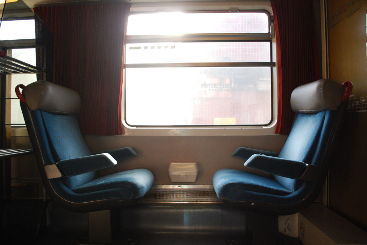 RER Toulouse — Des sièges dans une rame de train