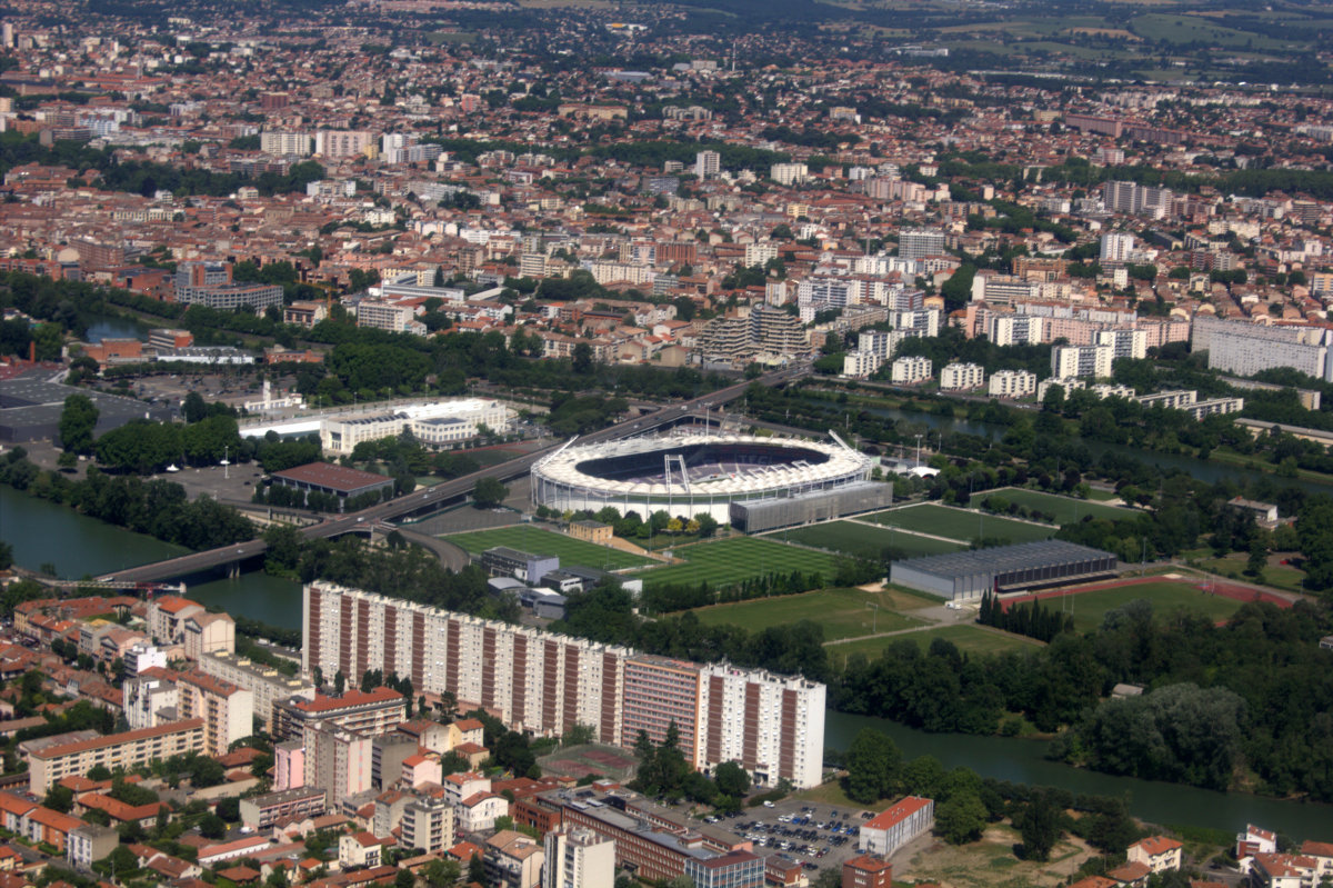 PLUIH Toulouse — Vue aérienne de l'île du ramier du Stadium de Toulouse et du quartier Empalot