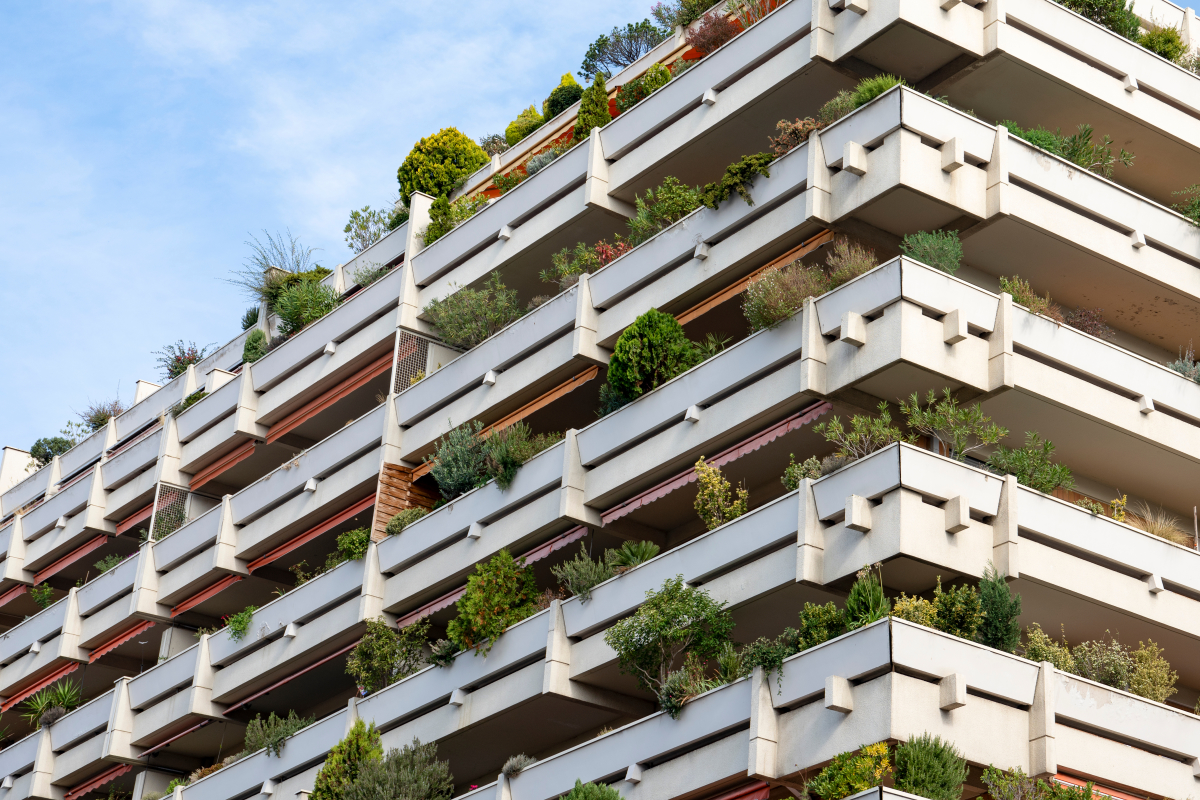  Investissement Pinel Toulouse – Un immeuble résidentiel verdoyant à Toulouse 