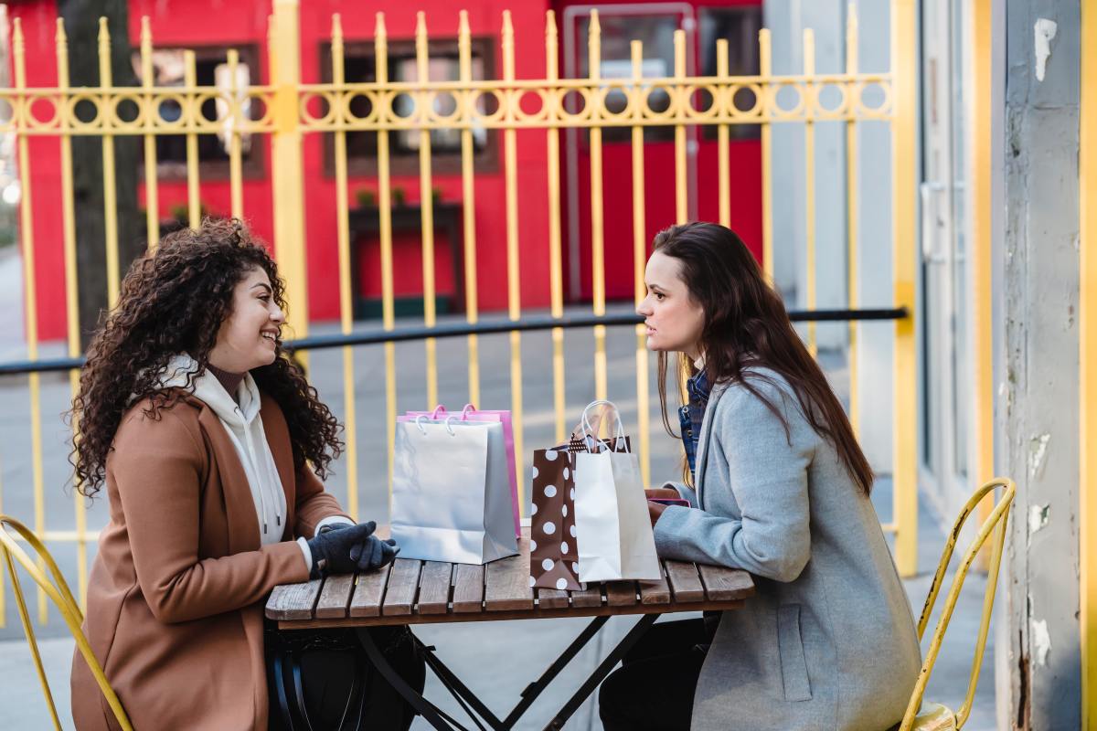 Habiter la France de demain - vue sur 2 femmes qui discutent