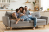 loi Pinel locataire – une famille heureuse dans son salon
