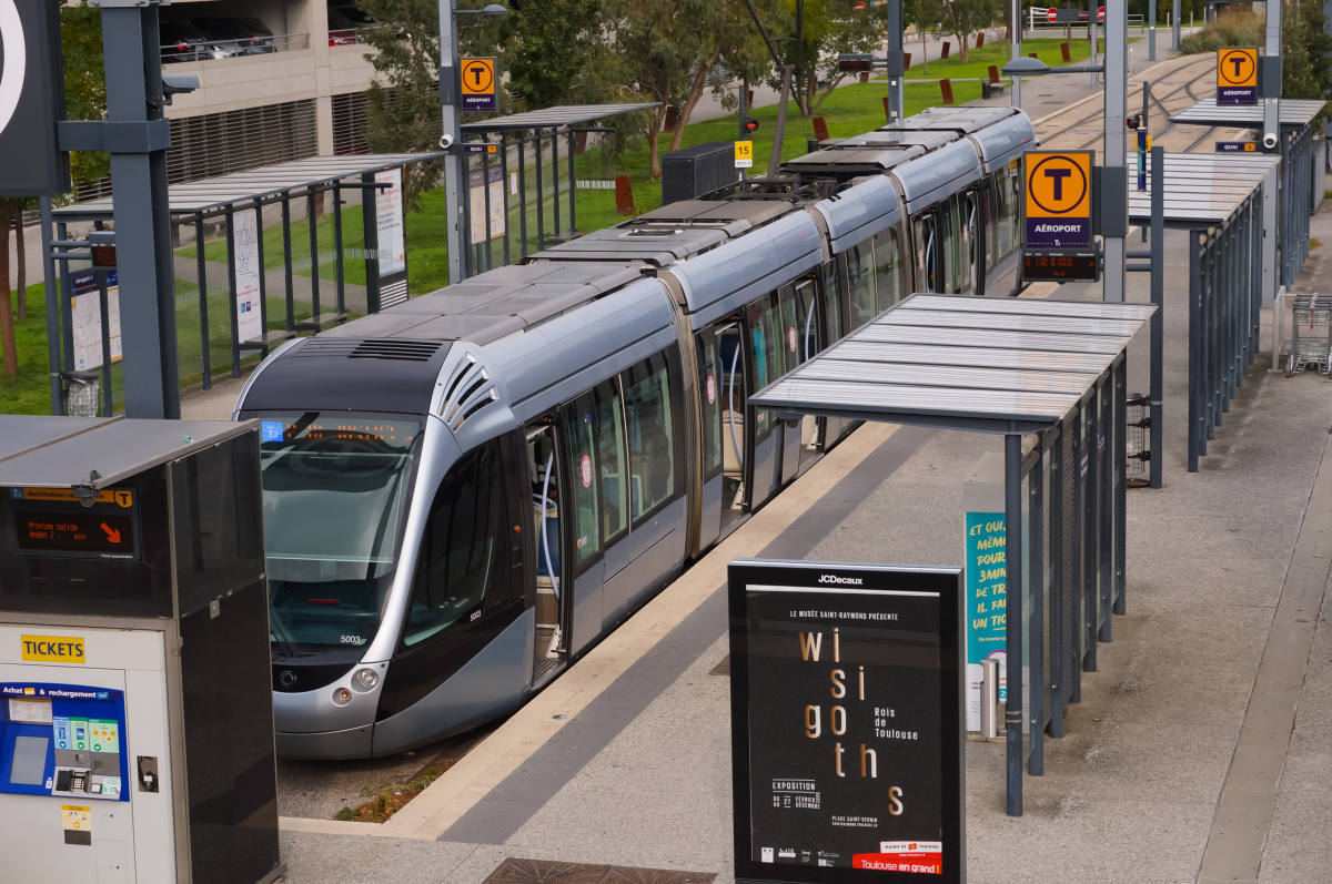 Tramway Aéroport Toulouse – Une rame du tramway T2 à quai