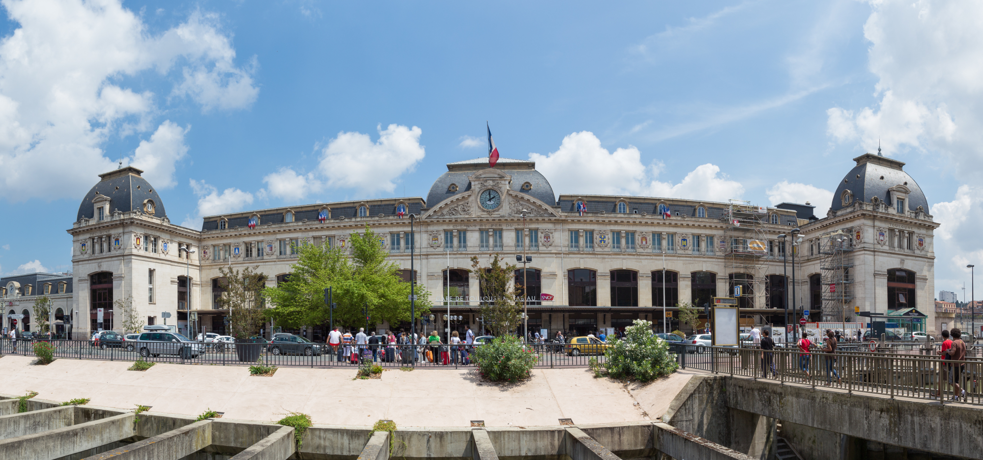 parvis de la gare Matabiau à Toulouse