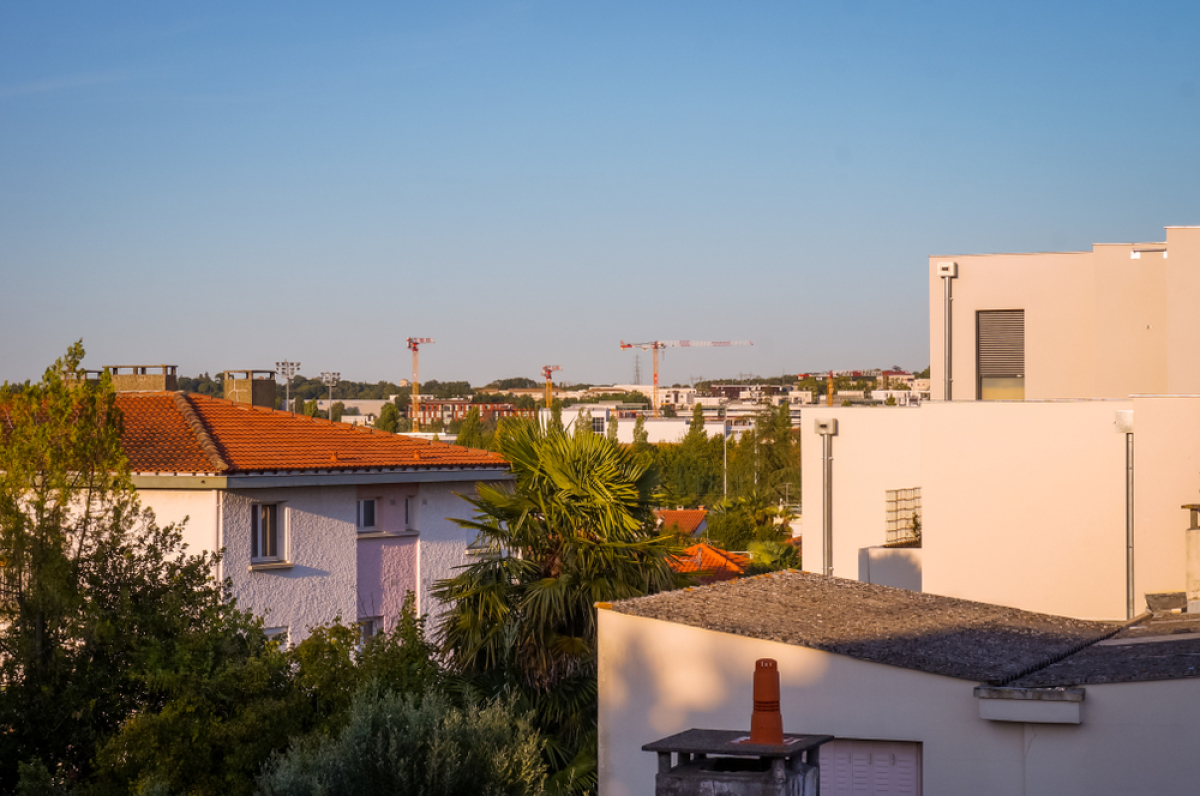 Les 10 grands chantiers qui vont transformer Toulouse en 2022 – Une vue des grues qui parsèment le terrain du futur éco-quartier Guillaumet