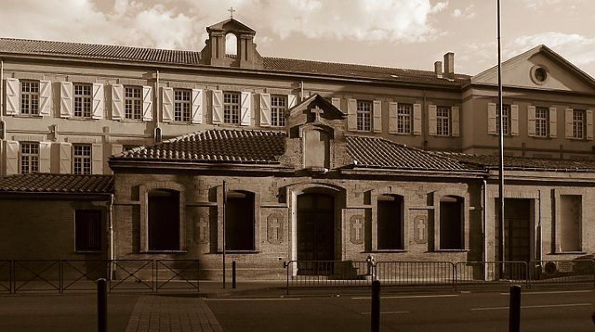 quartier Saint-Cyprien Toulouse – lycée privé Émilie de Rodat en sépia