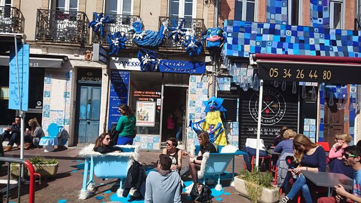 quartier Saint-Cyprien Toulouse – jour de carnaval sur la place de l’Estrapade