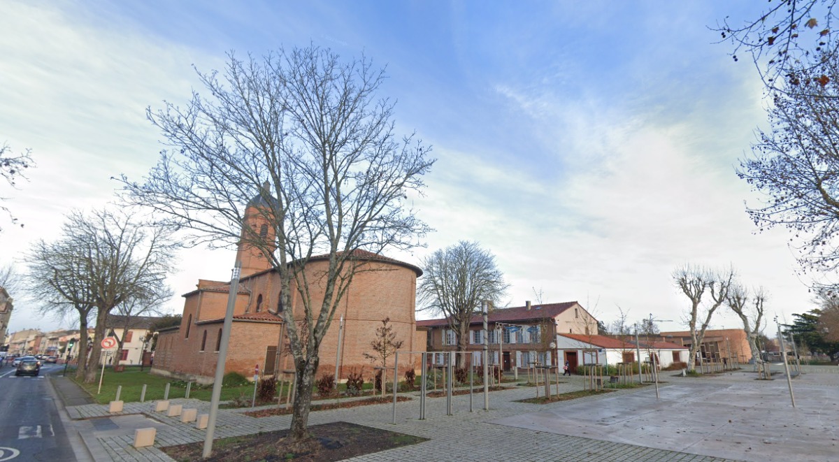 Quartiers Cugnaux — L'église de Cugnaux et une partie du square du Manoir