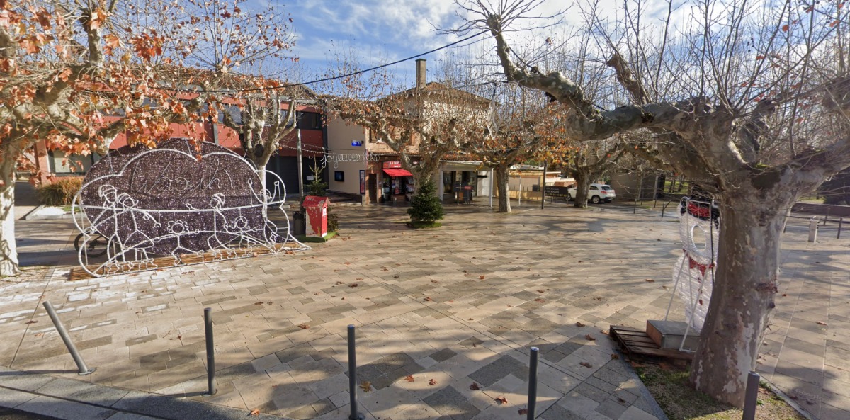 Pinel Roques – La place de la Mairie à Roques