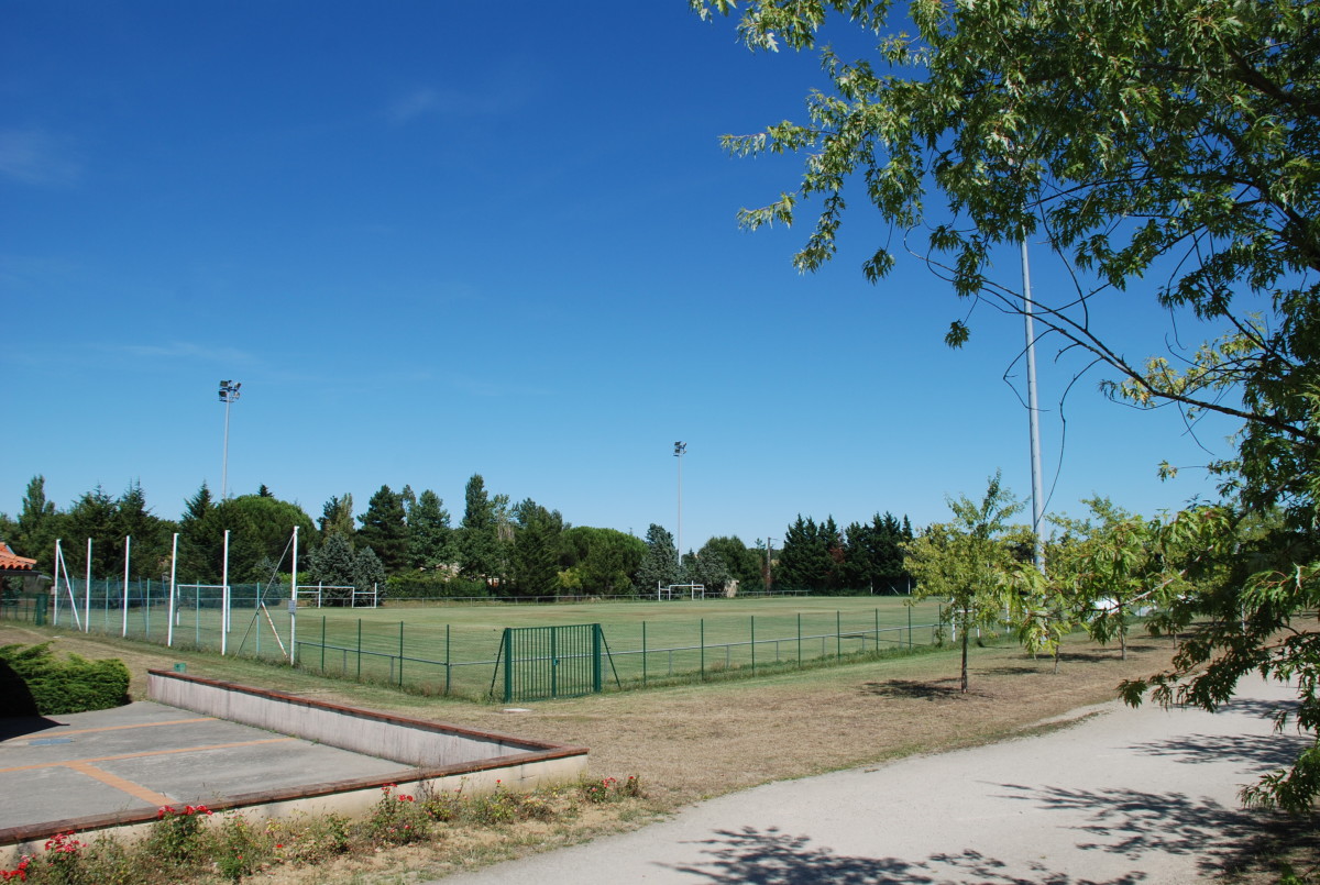 Pinel Vigoulet-Auzil –Vue du terrain de football de Vigoulet-Auzil