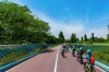 Pistes cyclables Toulouse – Des enfants transitent sur une large piste cyclable sécurisée