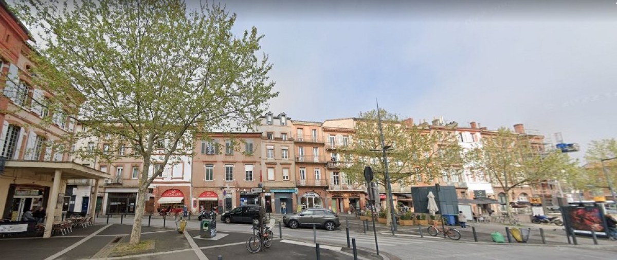 photo de la place Lafourcade en bas de la Grande rue Saint Michel