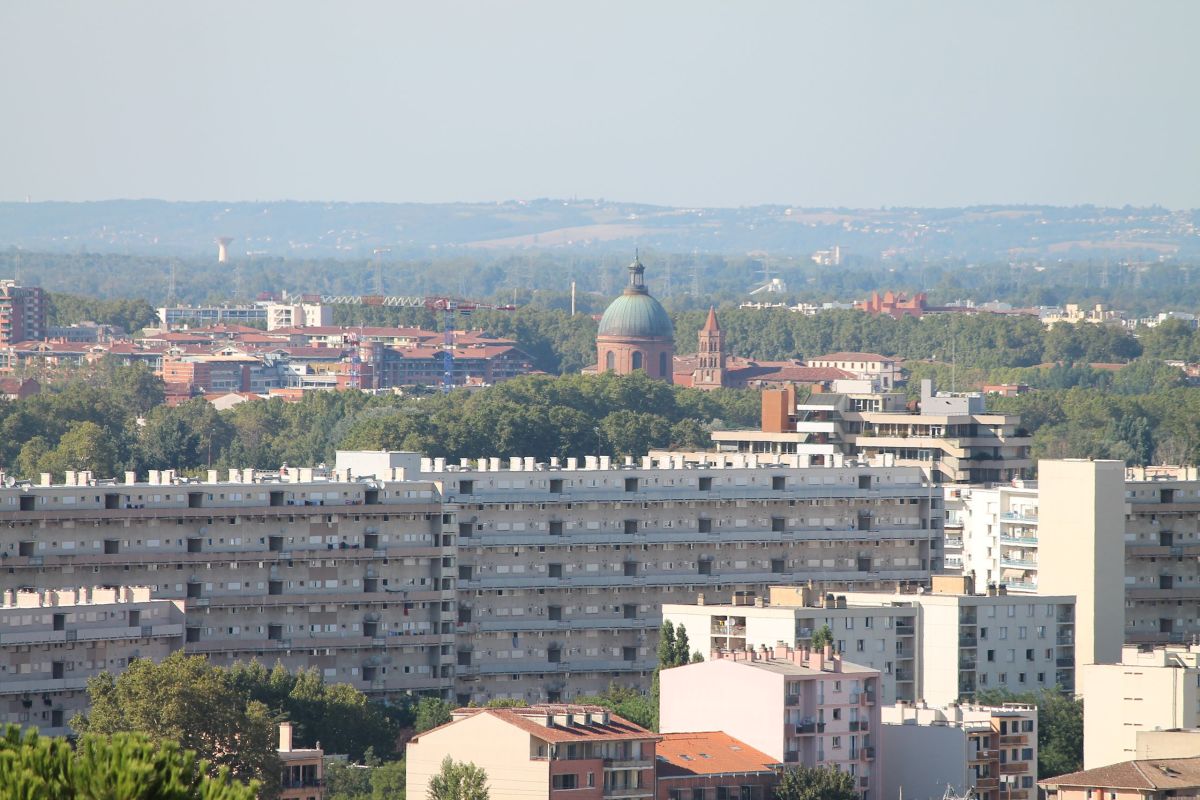 vue sur les anciennes barres d’immeubles d’Empalot avant leur destruction