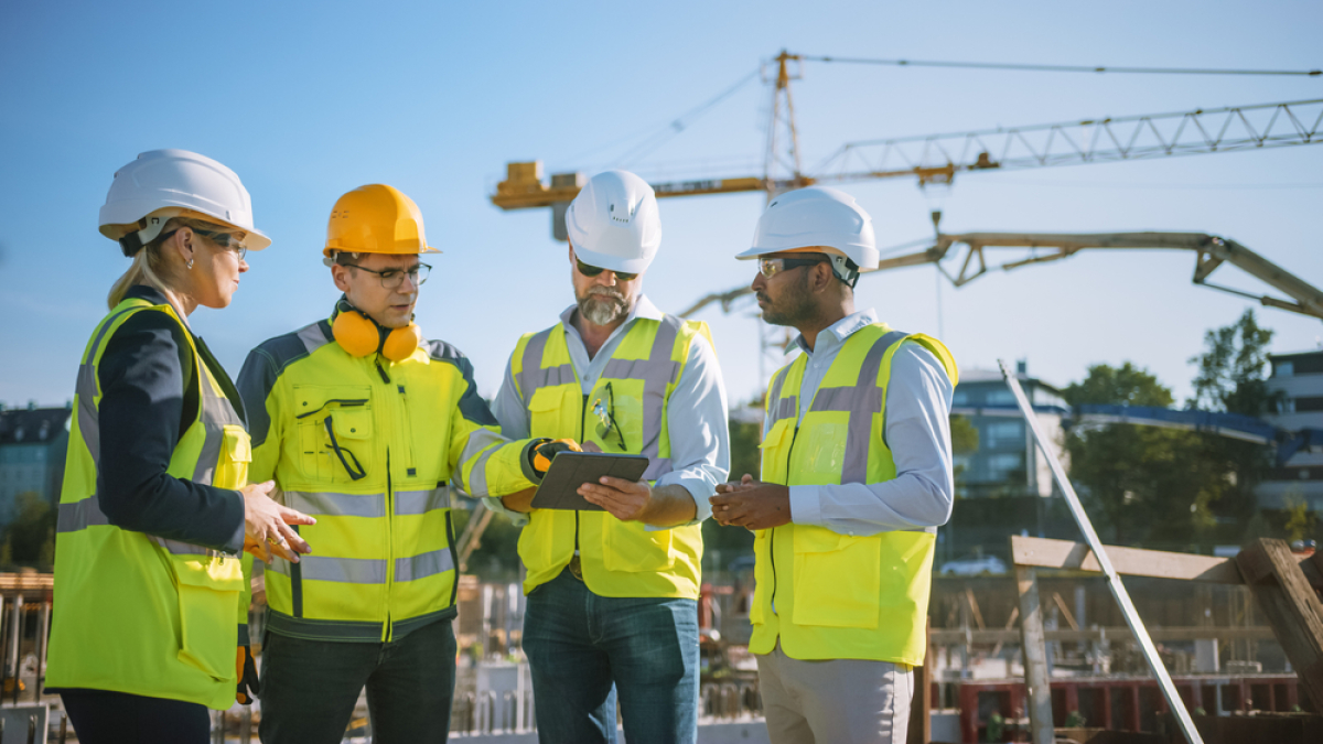  des ouvriers sur un chantier de construction immobilière