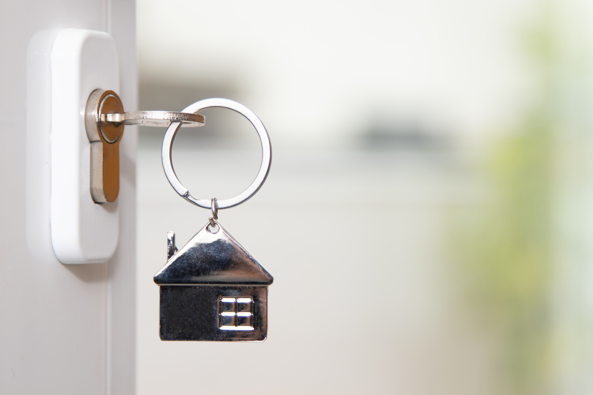 Investissement locatif clé en main Toulouse – Les clés d'un logement dans une serrure