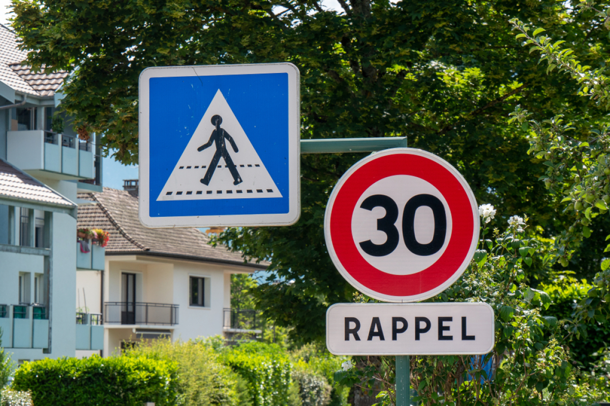Code de la rue Toulouse – Un panneau de limitation de vitesse à 30 km/h