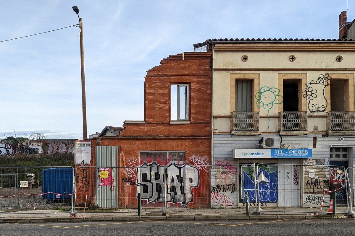 Avenue de Lyon Toulouse – Des façades dégradées et partiellement détruites sur l’avenue de Lyon