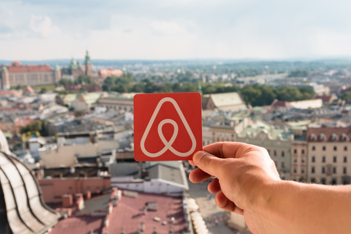 Loi anti-Airbnb promulguée : quels changements pour les bailleurs en 2025 ?