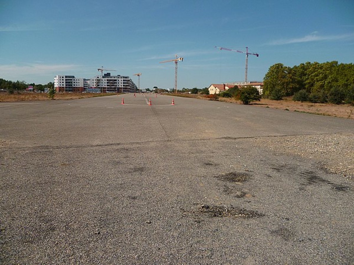 Chantier Toulouse 2024 – La piste des géants sur l’ancien Aérodrome de Montaudran