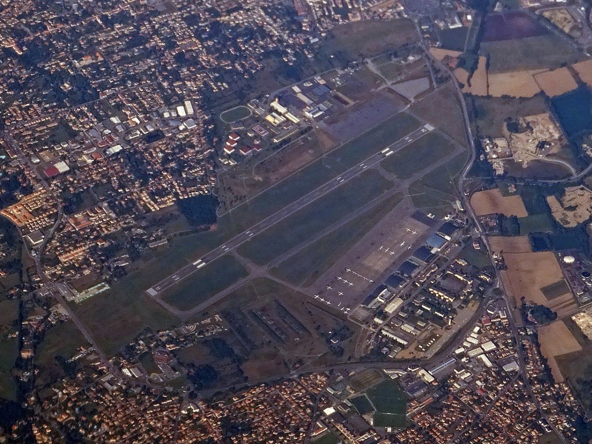 Quartiers Cugnaux — L'aérodrome de Toulouse-Francazal vu du ciel