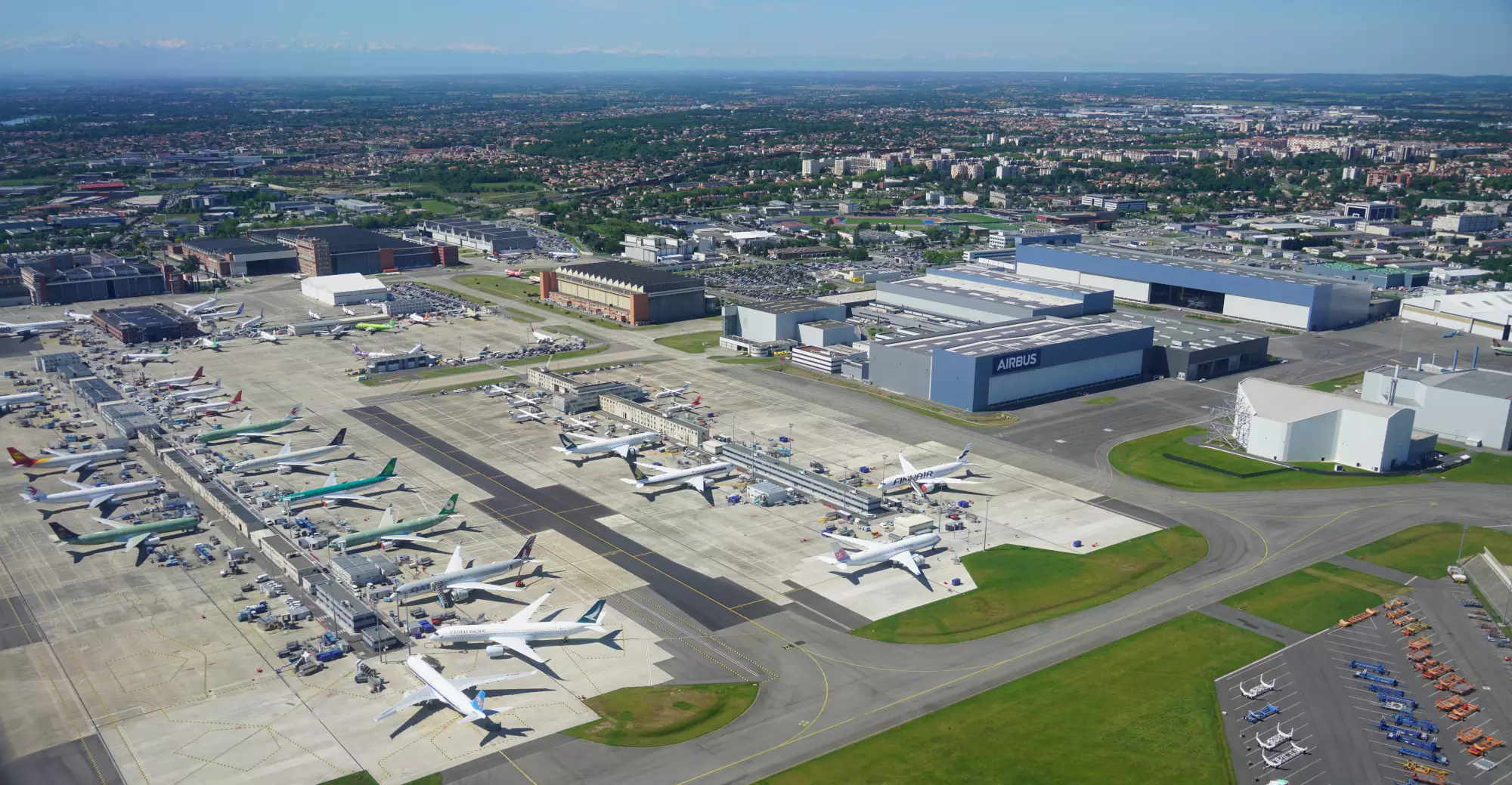 Une vue aérienne des locaux d’Airbus et de l’aéroport de Toulouse-Blagnac