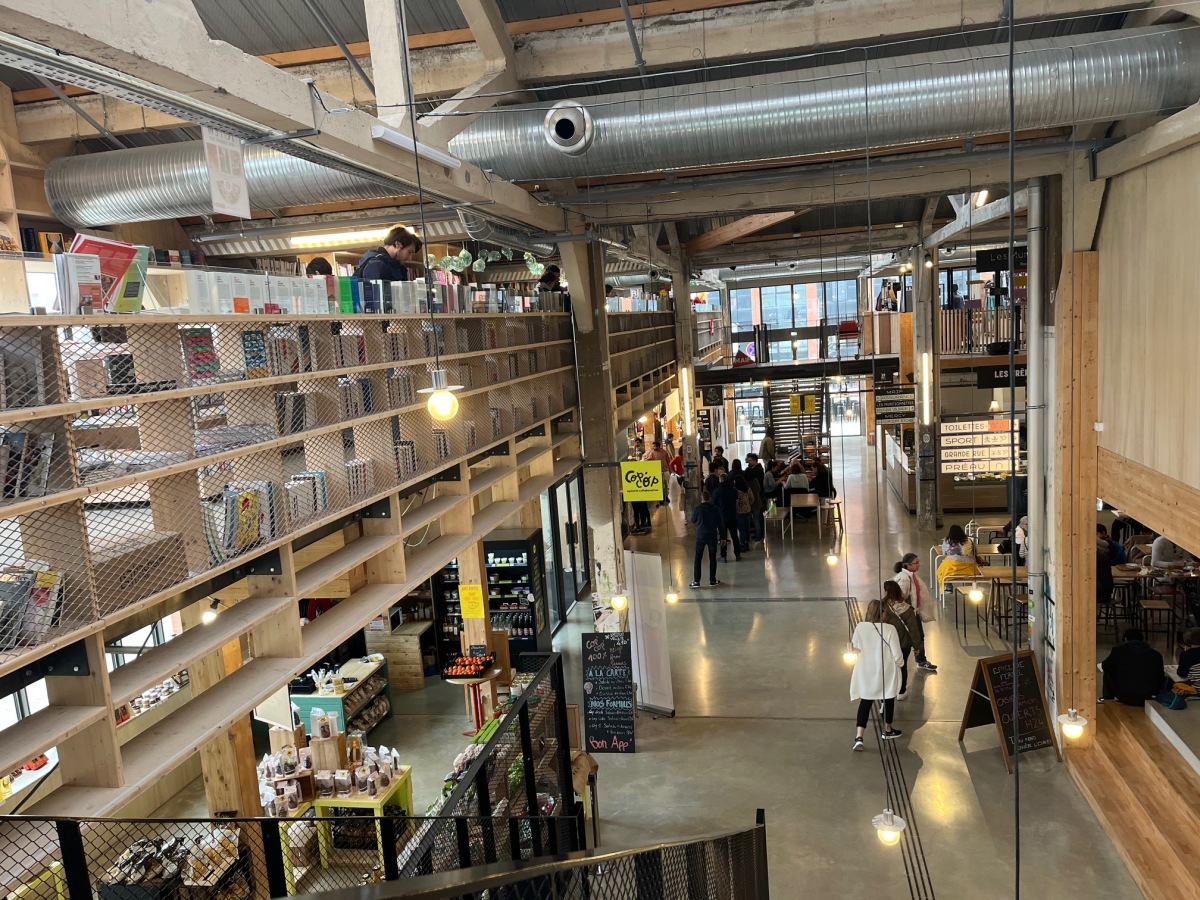 la librairie à l'étage des Halles de la Cartoucherie