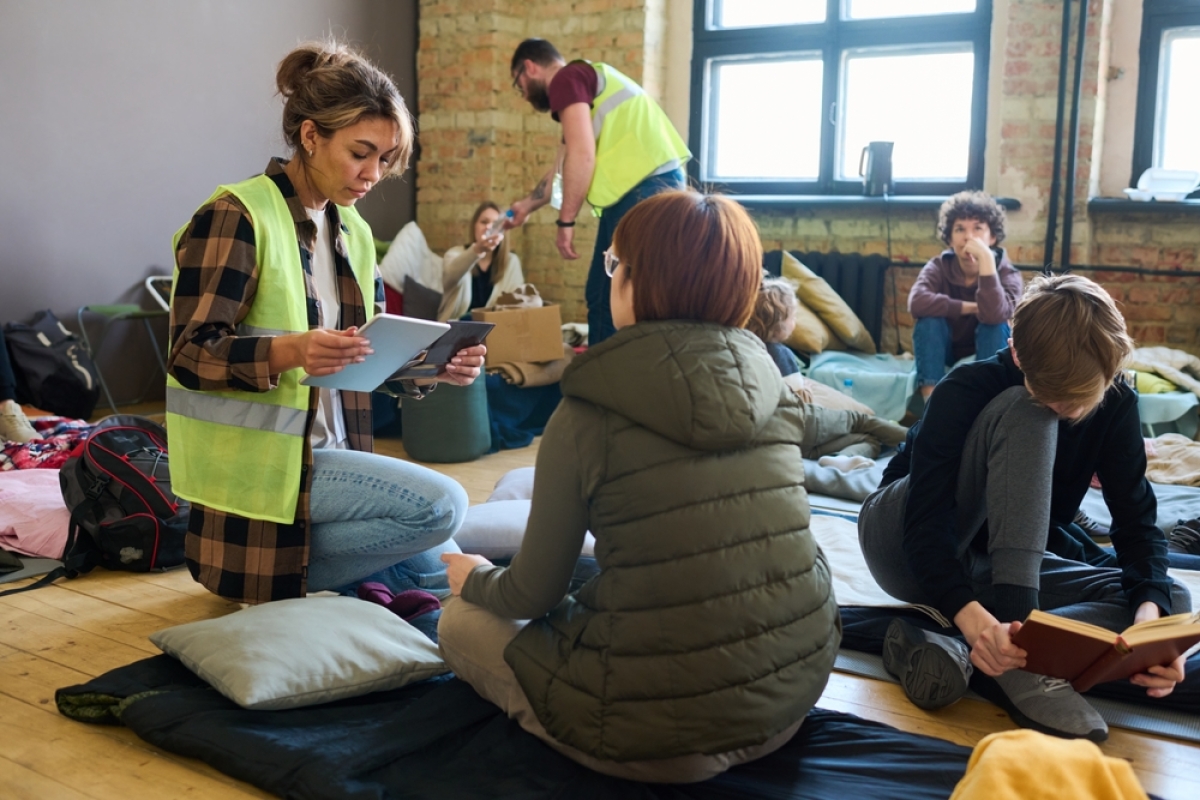 une bénévole dans un refuge