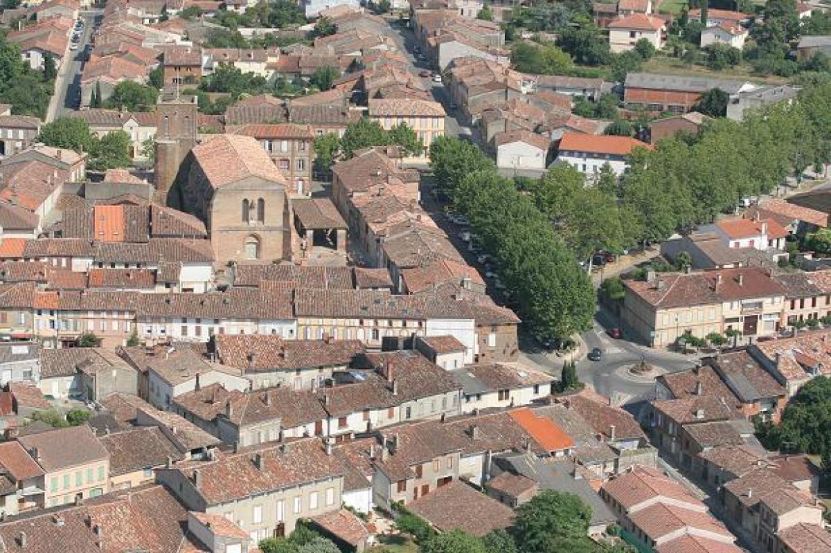 Investir en loi Denormandie à Fronton Vue aérienne de Fronton