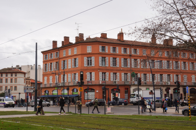 Actualité à Toulouse - Toulouse, place du Parlement : un chantier vert du programme « 100 000 arbres »