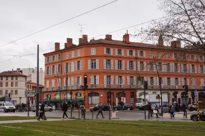Actualité à Toulouse - Toulouse, place du Parlement : un chantier vert du programme « 100 000 arbres »